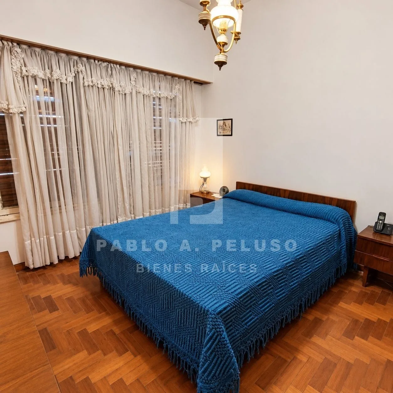 VENTA DE CASA 4 AMBIENTES CON JARDIN Y COCHERA EN MERLO