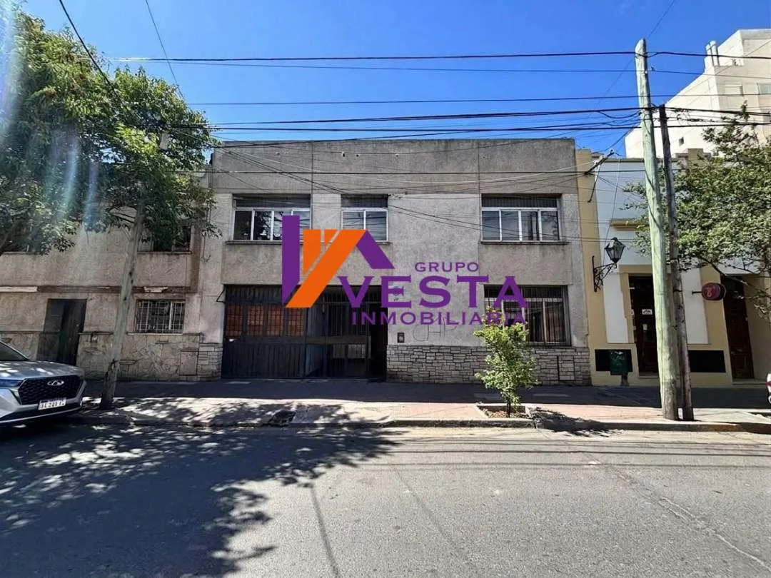 CASA EN VENTA-NECOCHEA AL 500- MACROCENTRO
