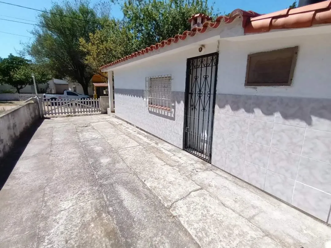 VENDE CASA + DPTO
