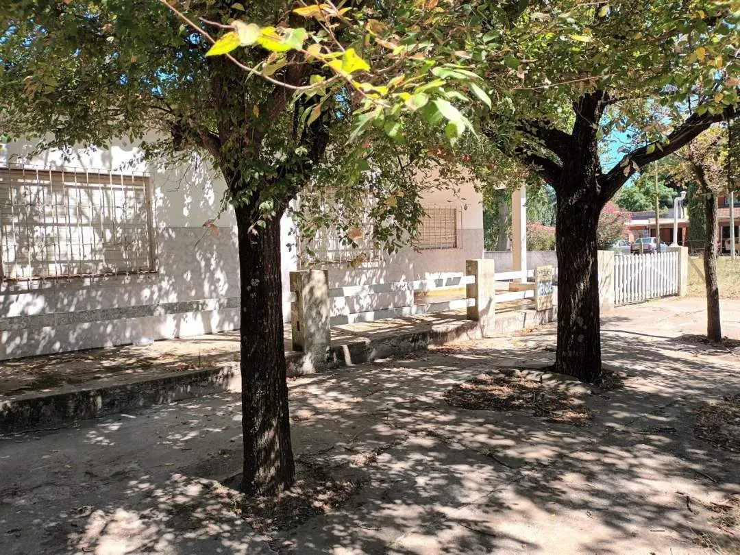 VENDE CASA + DPTO