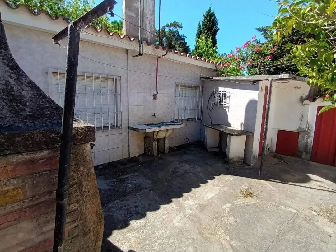 VENDE CASA + DPTO