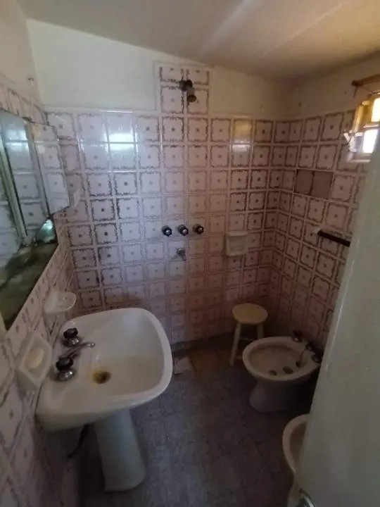 VENDE CASA + DPTO