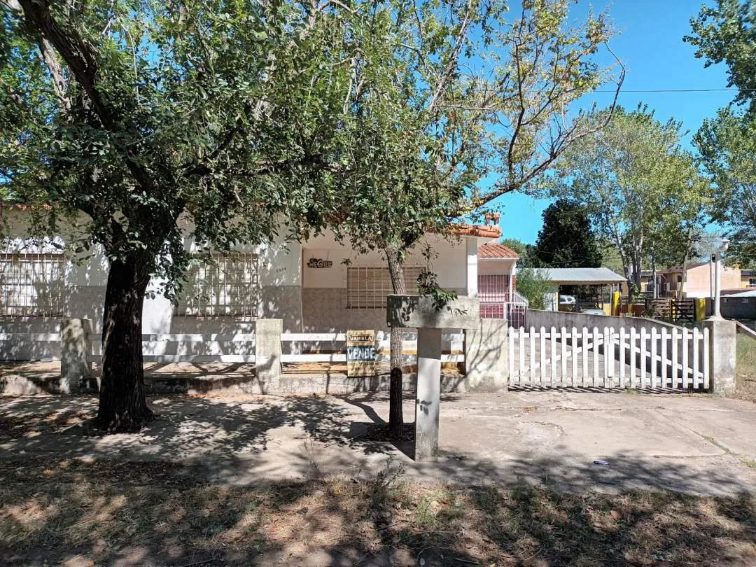 VENDE CASA + DPTO