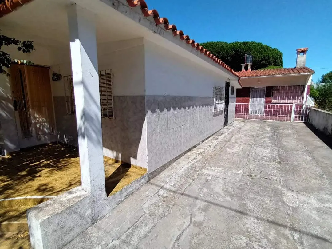 VENDE CASA + DPTO