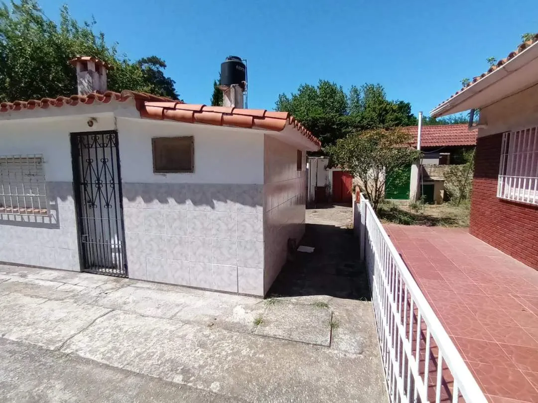 VENDE CASA + DPTO