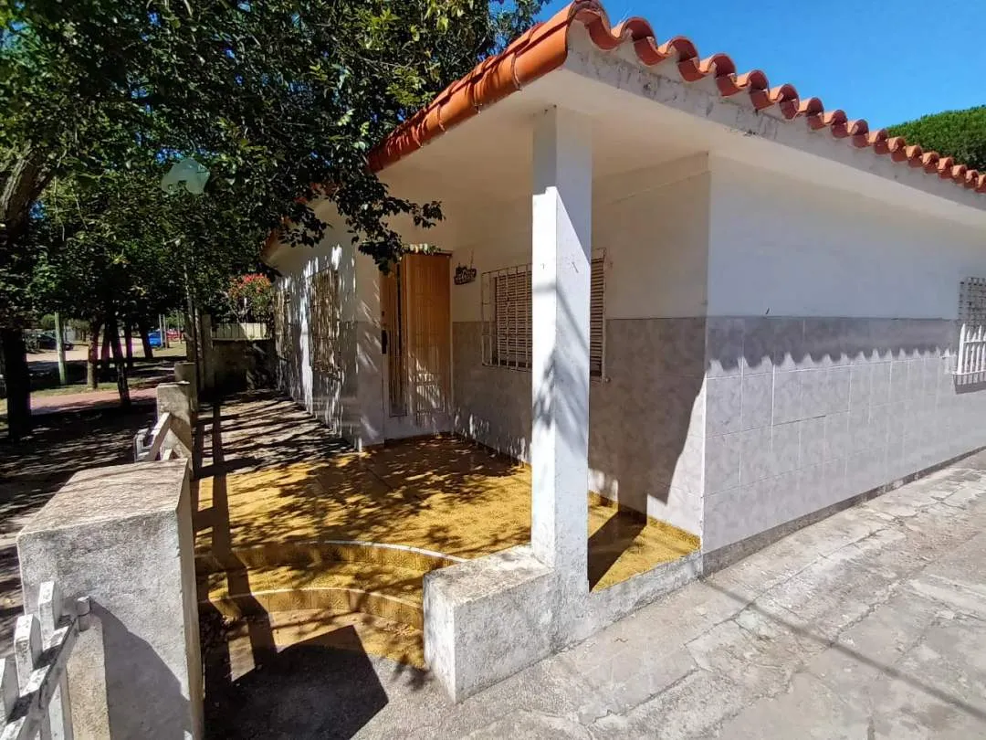 VENDE CASA + DPTO