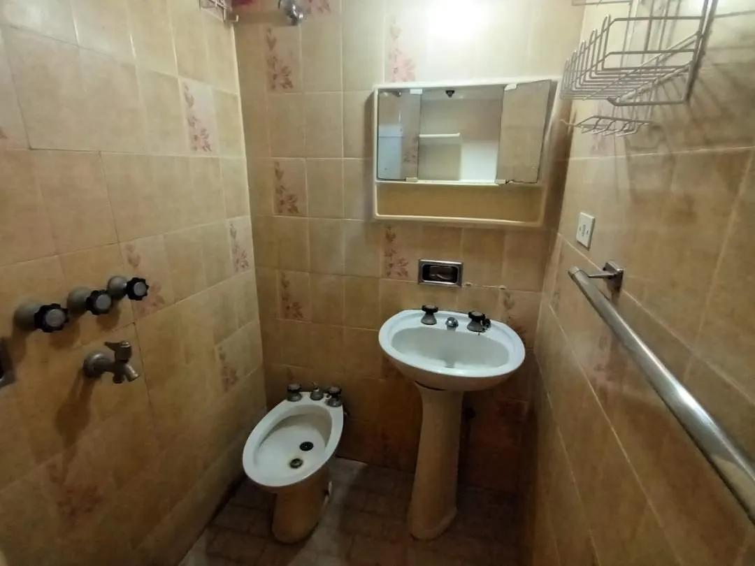 VENDE CASA + DPTO