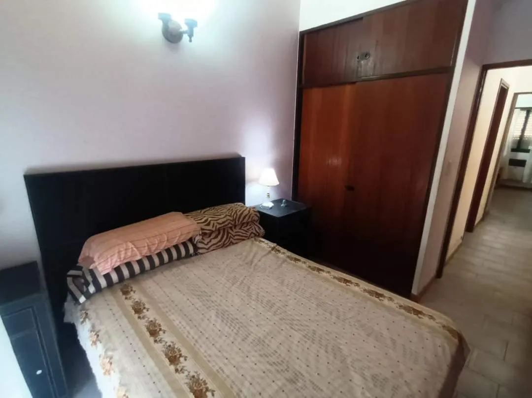 484 - VENDE TRIPLEX 4 AMBIENTES A MTS DEL MAR