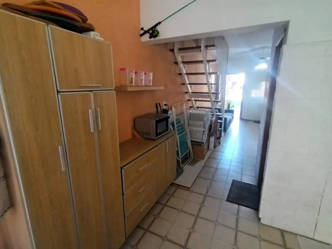 484 - VENDE TRIPLEX 4 AMBIENTES A MTS DEL MAR