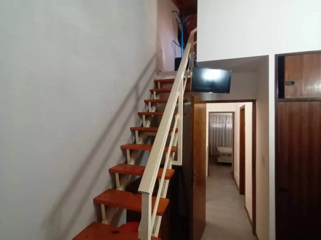 484 - VENDE TRIPLEX 4 AMBIENTES A MTS DEL MAR