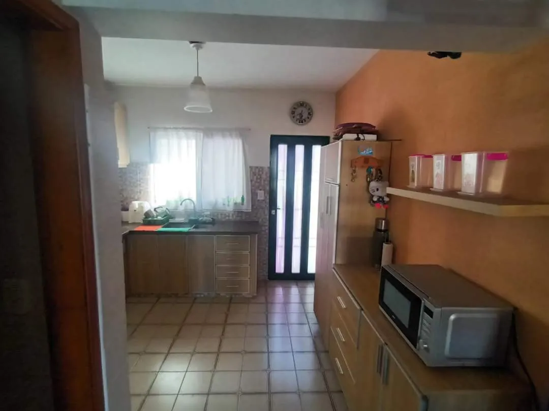 484 - VENDE TRIPLEX 4 AMBIENTES A MTS DEL MAR