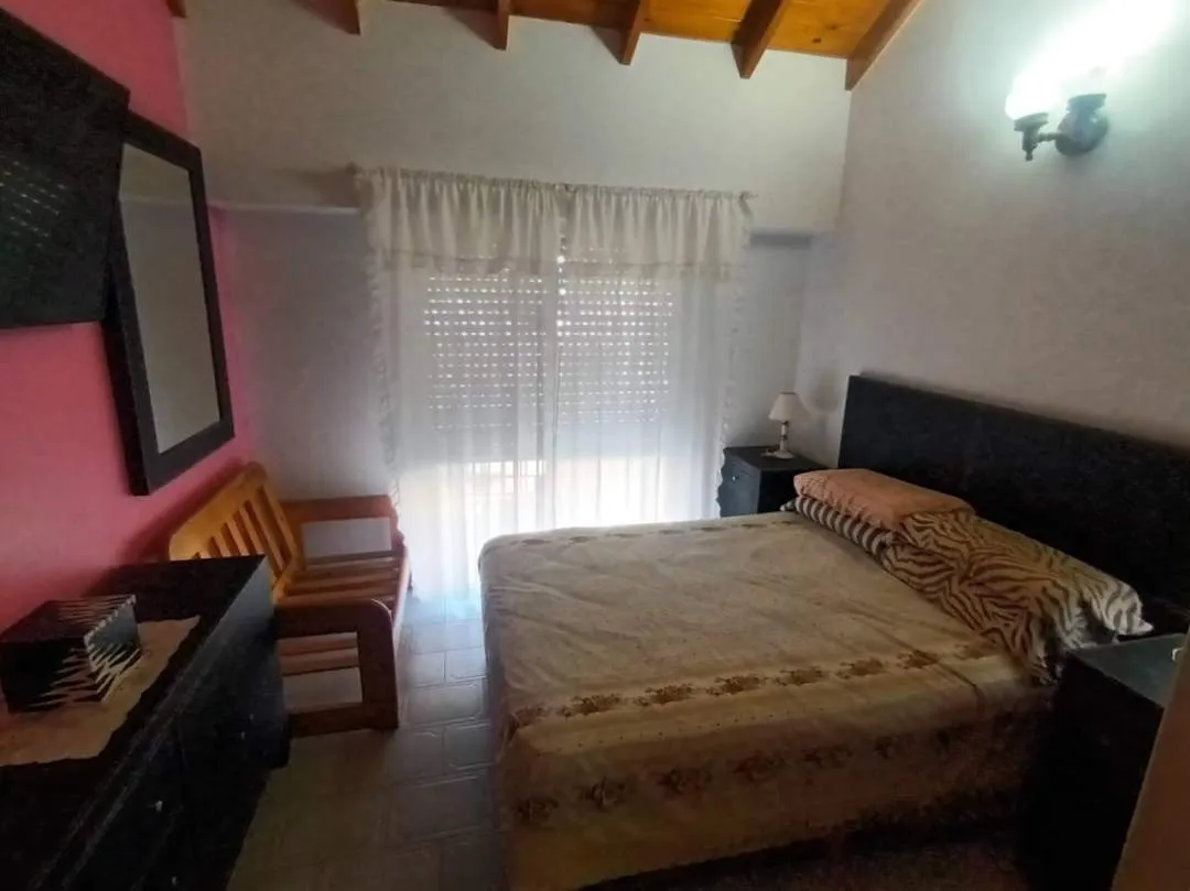 484 - VENDE TRIPLEX 4 AMBIENTES A MTS DEL MAR