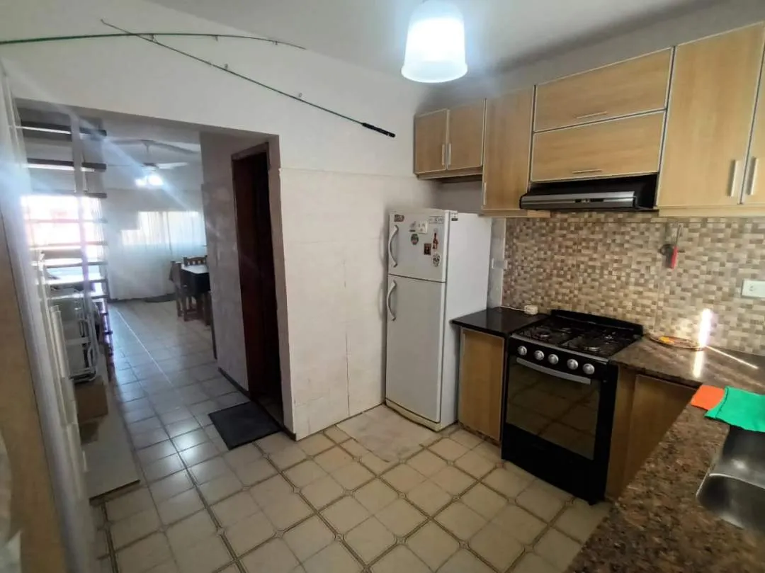 484 - VENDE TRIPLEX 4 AMBIENTES A MTS DEL MAR