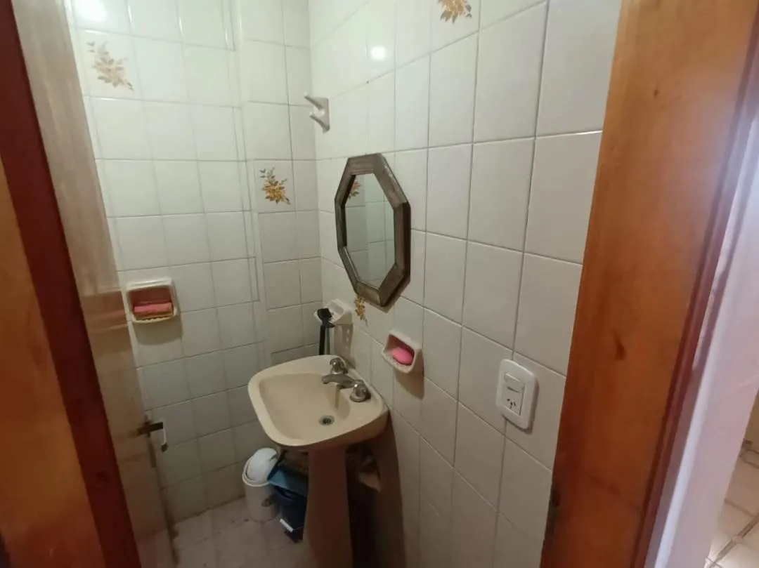 484 - VENDE TRIPLEX 4 AMBIENTES A MTS DEL MAR