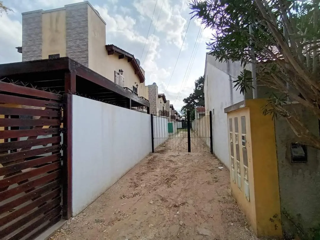 HERMOSO DUPLEX ZONA RESIDENCIAL