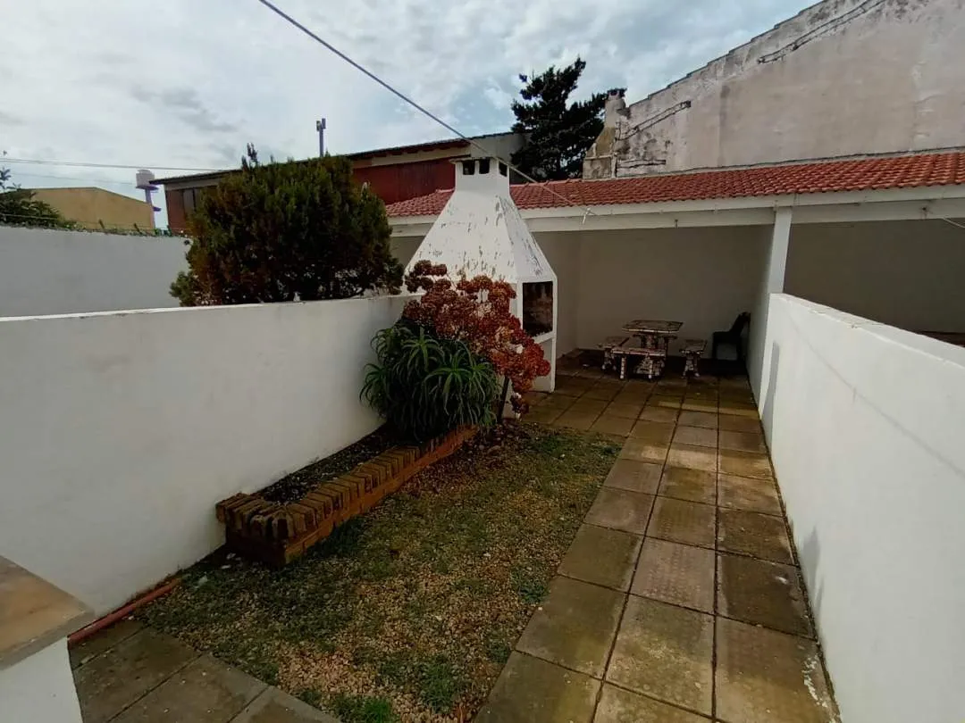 DUPLEX AL FRENTE CON QUINCHO