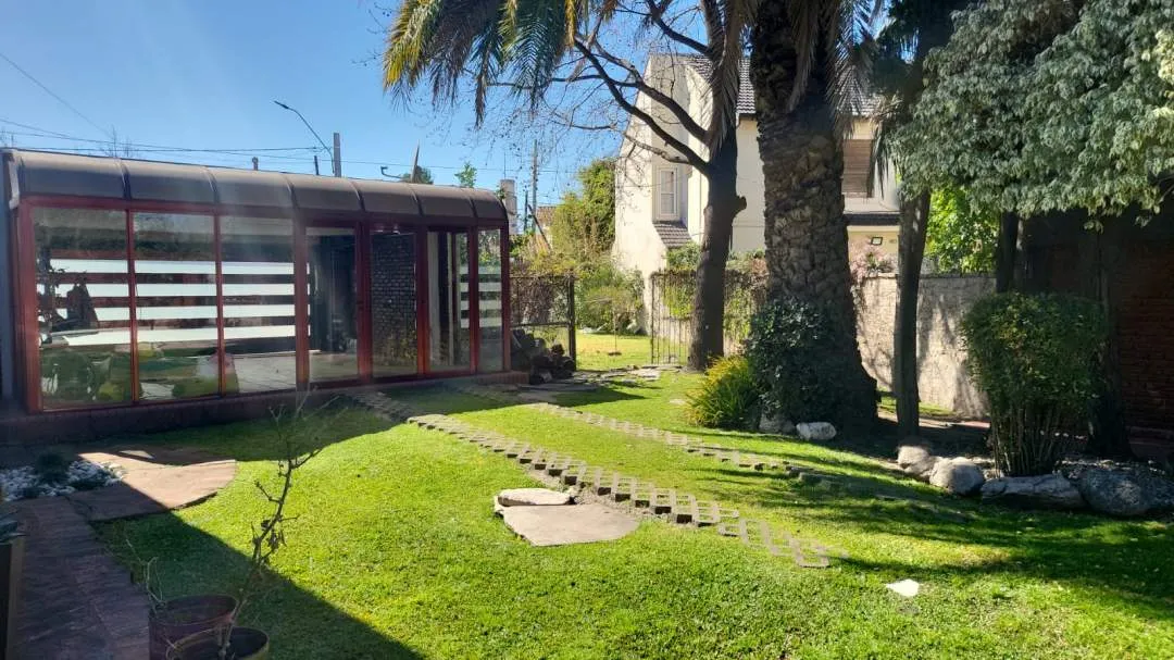 LOTE EN CASTELAR SUR EXCELENTE ENTORNO RESIDENCIAL