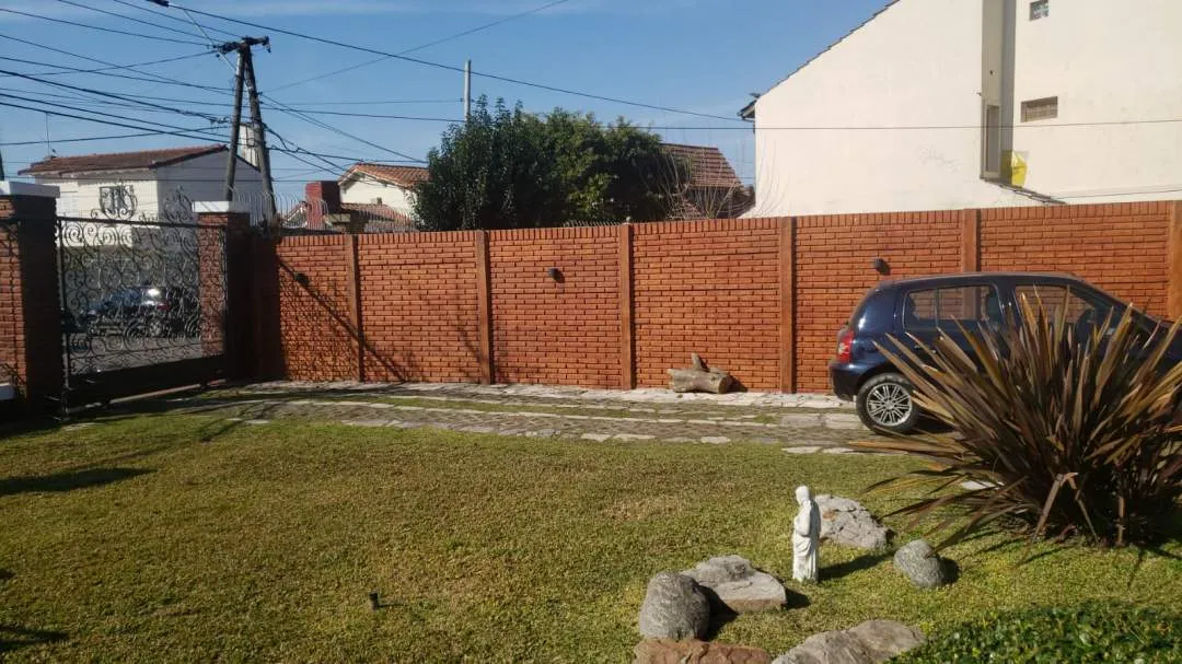 LOTE EN CASTELAR SUR EXCELENTE ENTORNO RESIDENCIAL