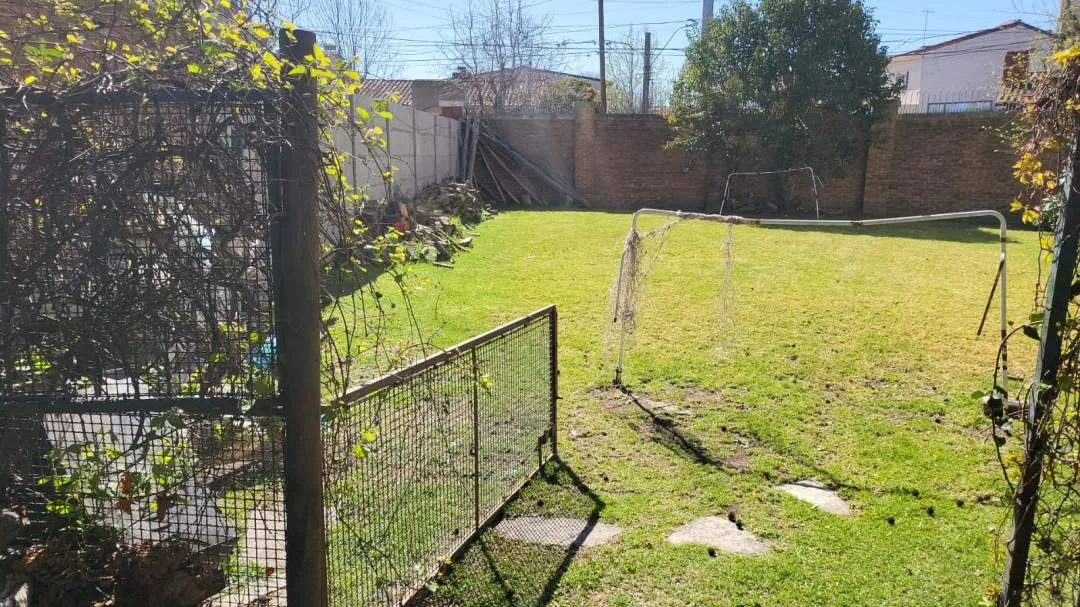 LOTE EN CASTELAR SUR EXCELENTE ENTORNO RESIDENCIAL