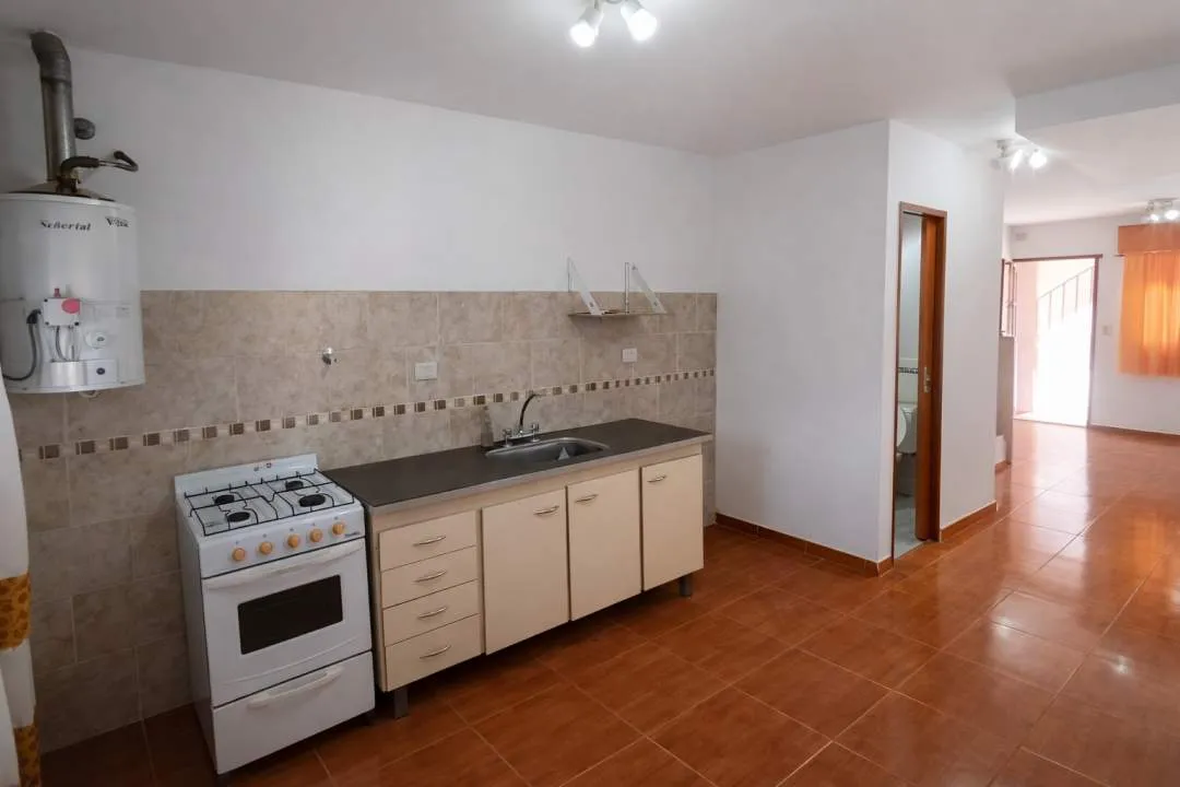 OPORTUNIDAD! SE VENDE TRIPLEX 4 AMBIENTES FINANCIADO