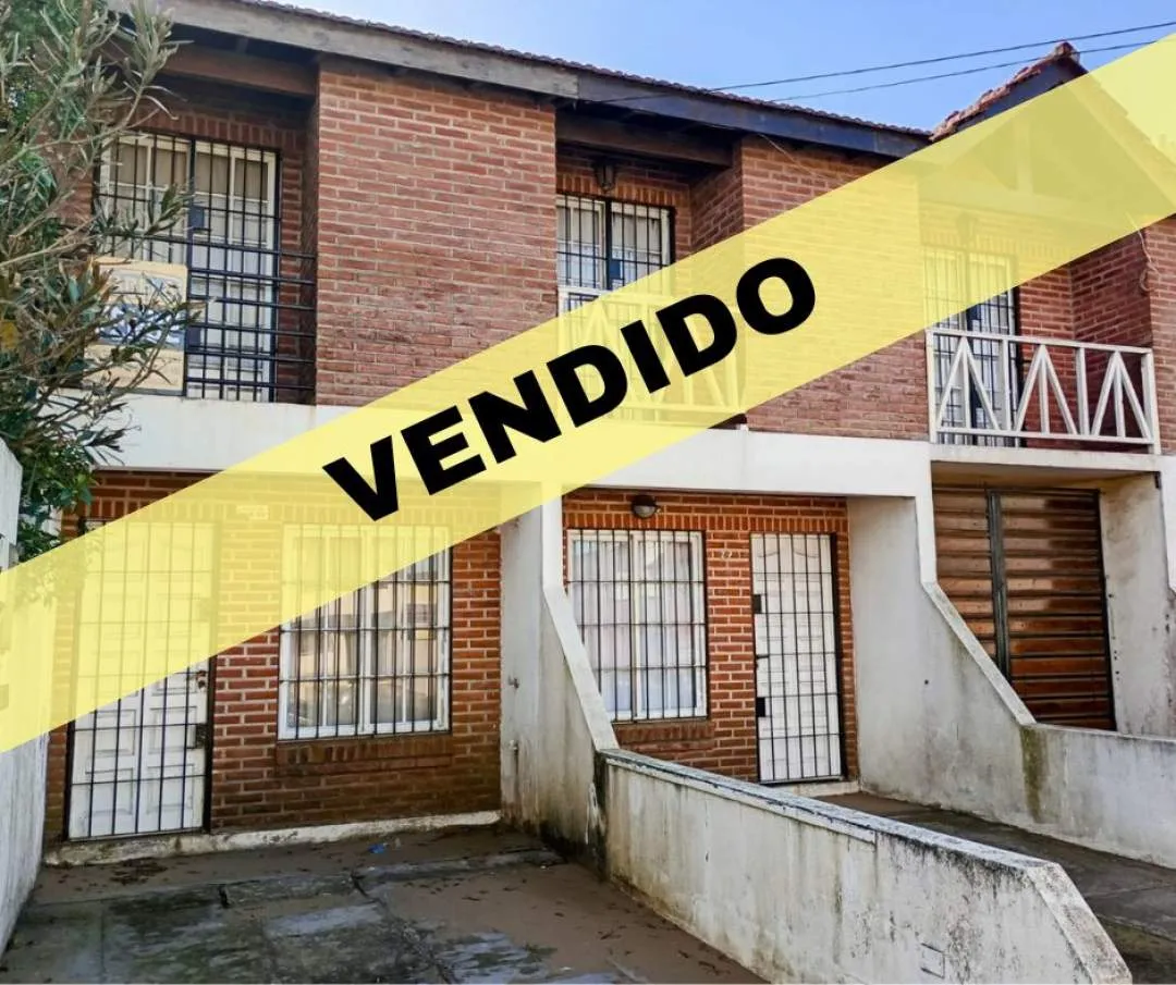 TRIPLEX DE 4 AMBIENTES A METROS DEL MAR