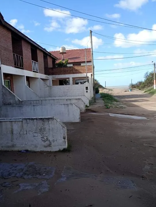 TRIPLEX DE 4 AMBIENTES A METROS DEL MAR