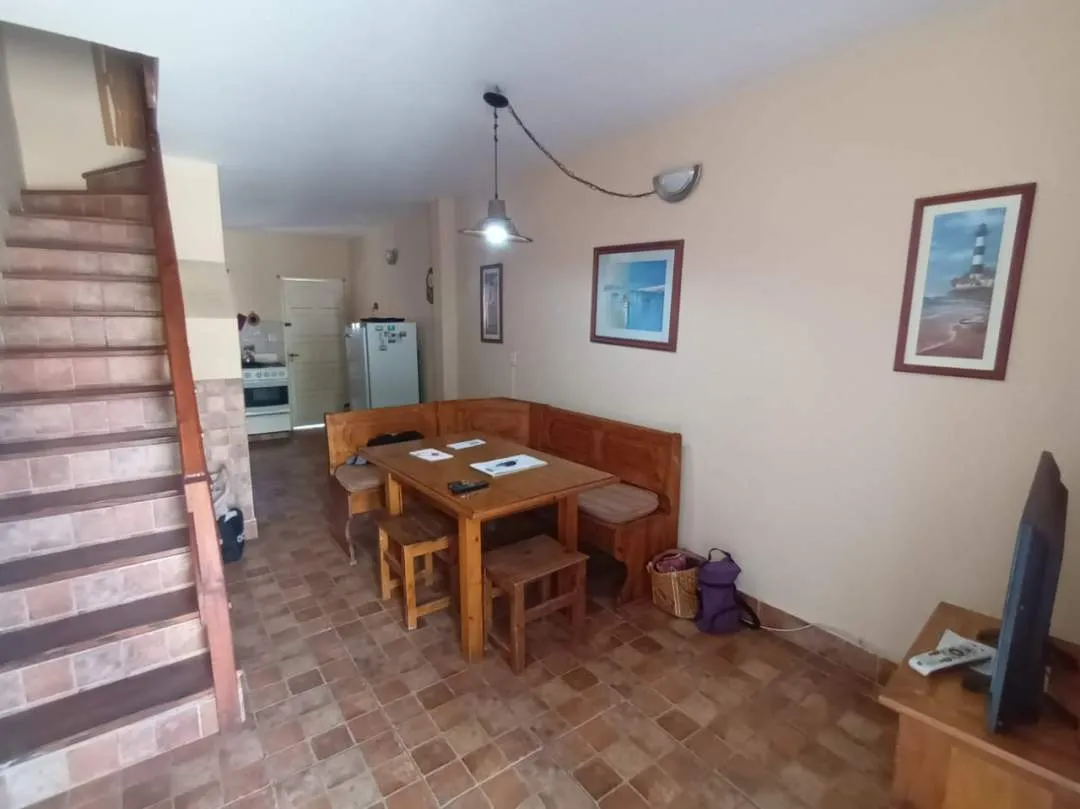 TRIPLEX DE 4 AMBIENTES A METROS DEL MAR