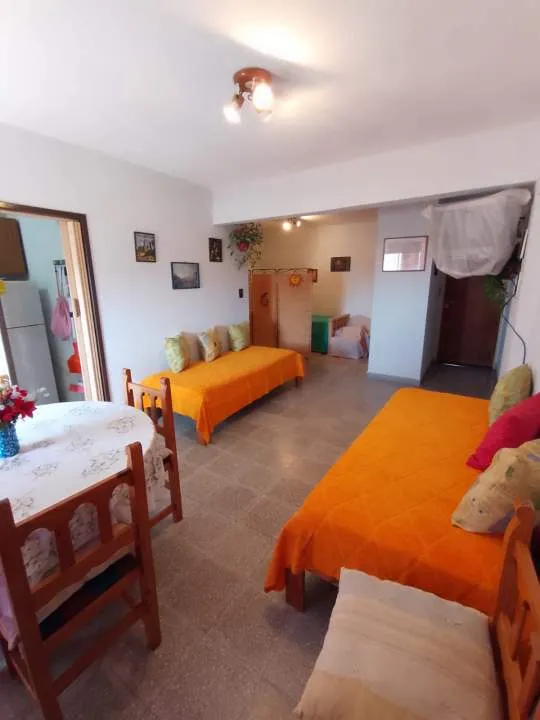 DEPARTAMENTO DE 1 AMBIENTE Y MEDIO - A 200 METROS DEL MAR