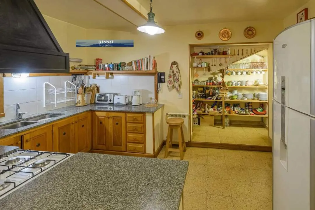 CASA LAGO LOLOG, SAN MARTÍN DE LOS ANDES PATAGONIA ARGENTINA