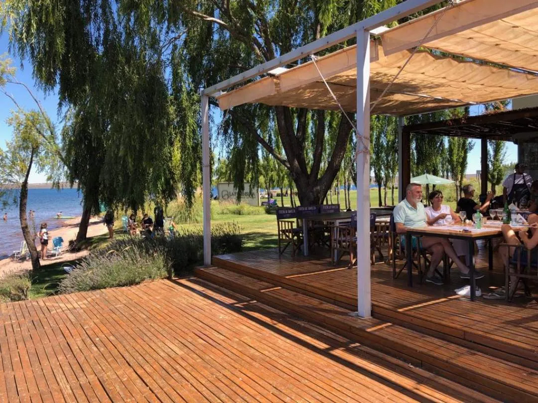 CASA BARRIO LA PENÍNSULA LAGO MARÍ MENUCO, NEUQUÉN PATAGONIA ARGENTINA