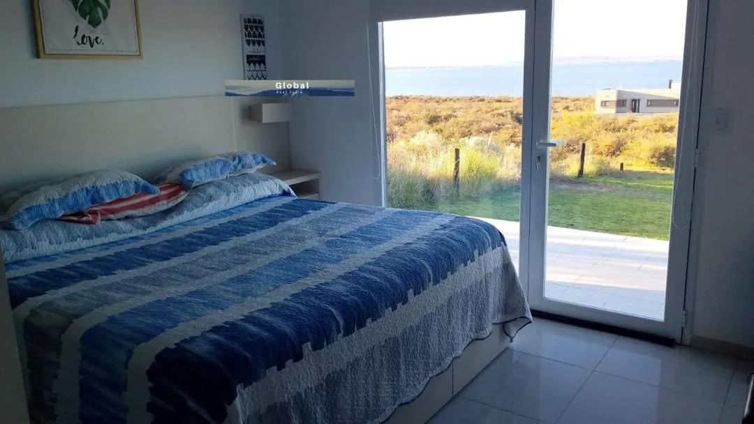 CASA BARRIO LA PENÍNSULA LAGO MARÍ MENUCO, NEUQUÉN PATAGONIA ARGENTINA