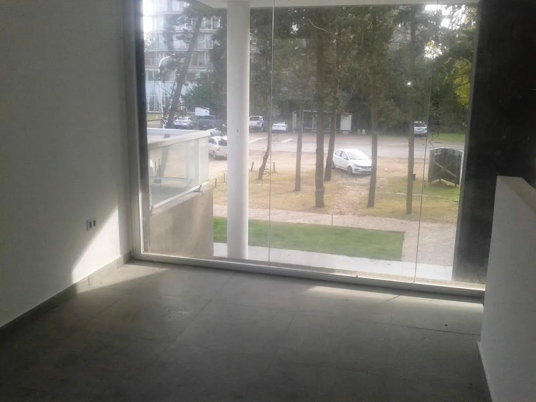 Pinamar | Locales a estrenar sobre Avda. Bunge (Pleno centro)