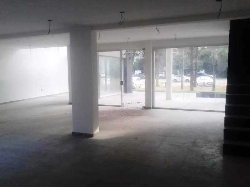 Pinamar | Locales a estrenar sobre Avda. Bunge (Pleno centro)