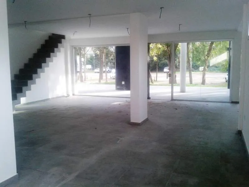 Pinamar | Locales a estrenar sobre Avda. Bunge (Pleno centro)