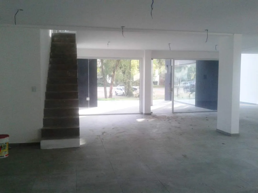 Pinamar | Locales a estrenar sobre Avda. Bunge (Pleno centro)
