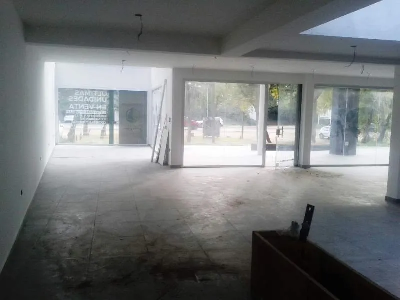 Pinamar | Locales a estrenar sobre Avda. Bunge (Pleno centro)
