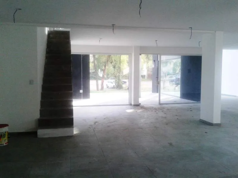 Pinamar | Locales a estrenar sobre Avda. Bunge (Pleno centro)