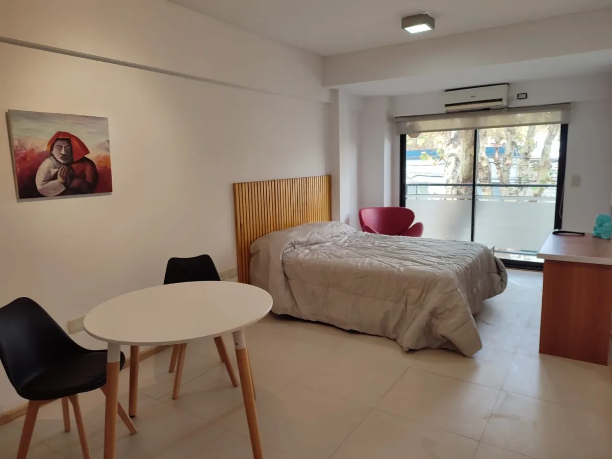 Monoambiente Con Balcón