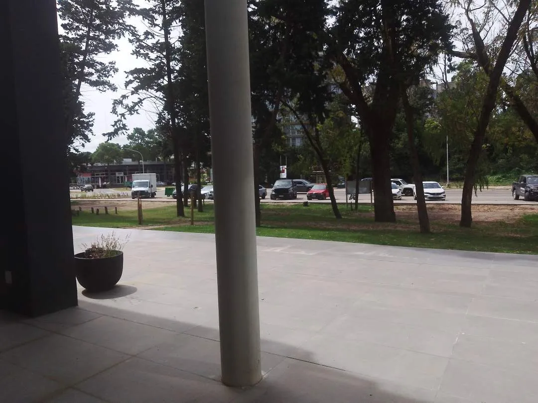 En Pinamar | Local  grande sobre Av. Bunge - A1-