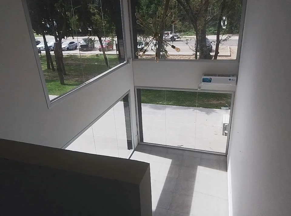 En Pinamar | Local  grande sobre Av. Bunge - A1-