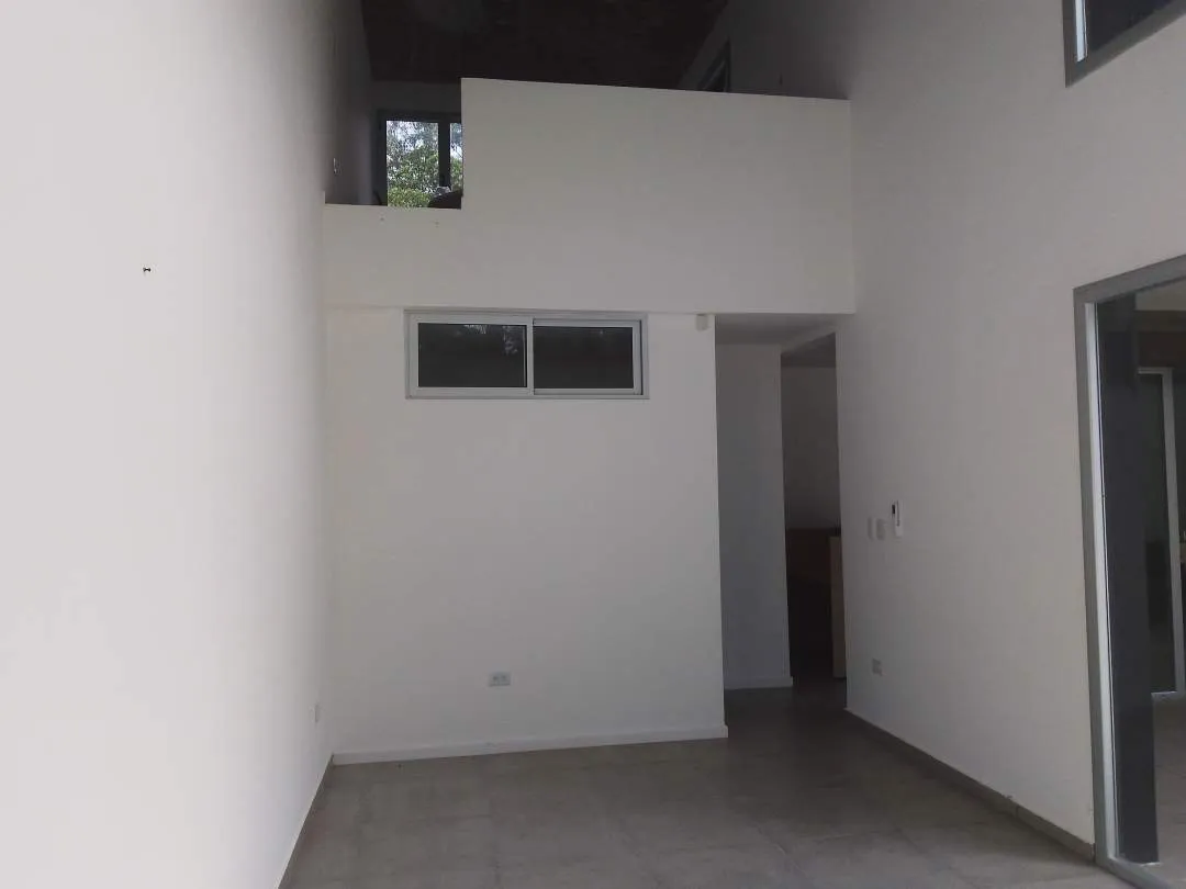 En Pinamar | Local  grande sobre Av. Bunge - A1-