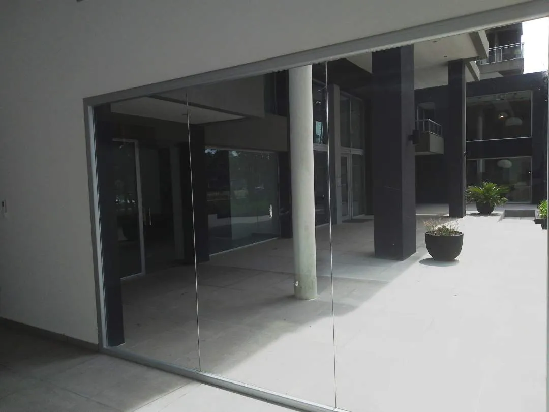 En Pinamar | Local  grande sobre Av. Bunge - A1-