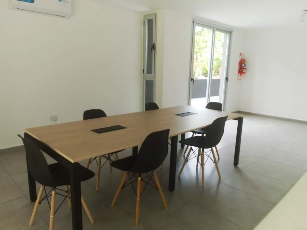 En Pinamar | Local  grande sobre Av. Bunge - A1-