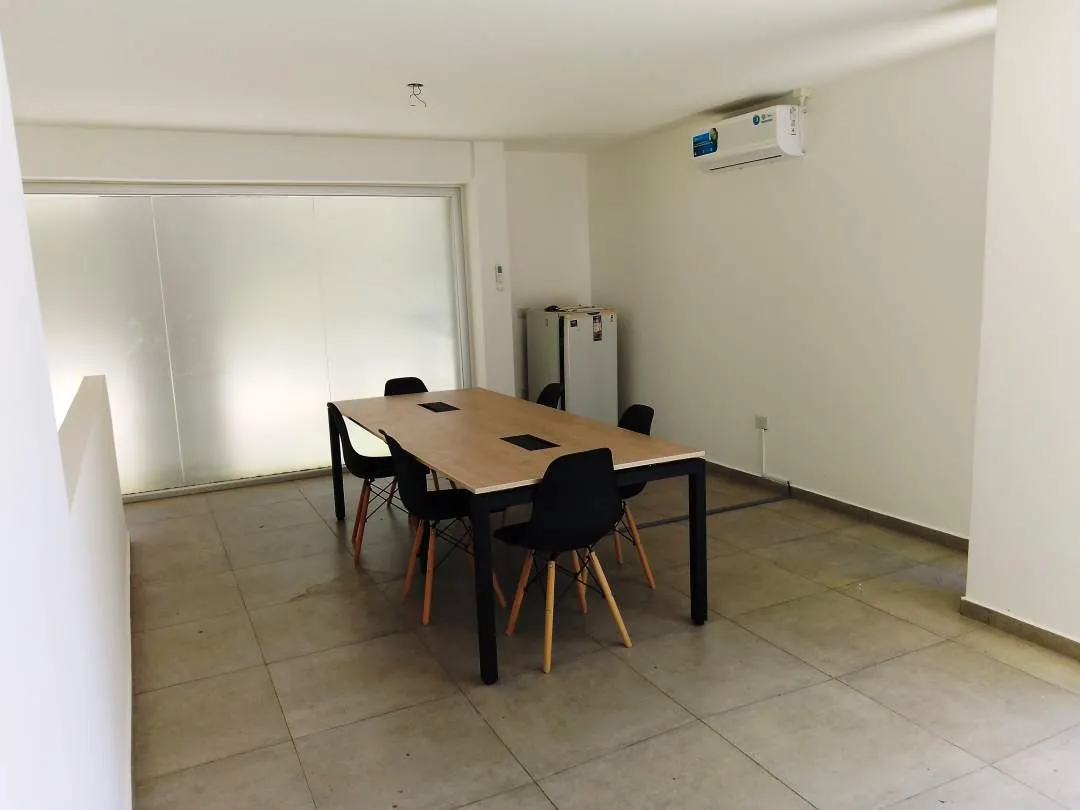 En Pinamar | Local  grande sobre Av. Bunge - A1-