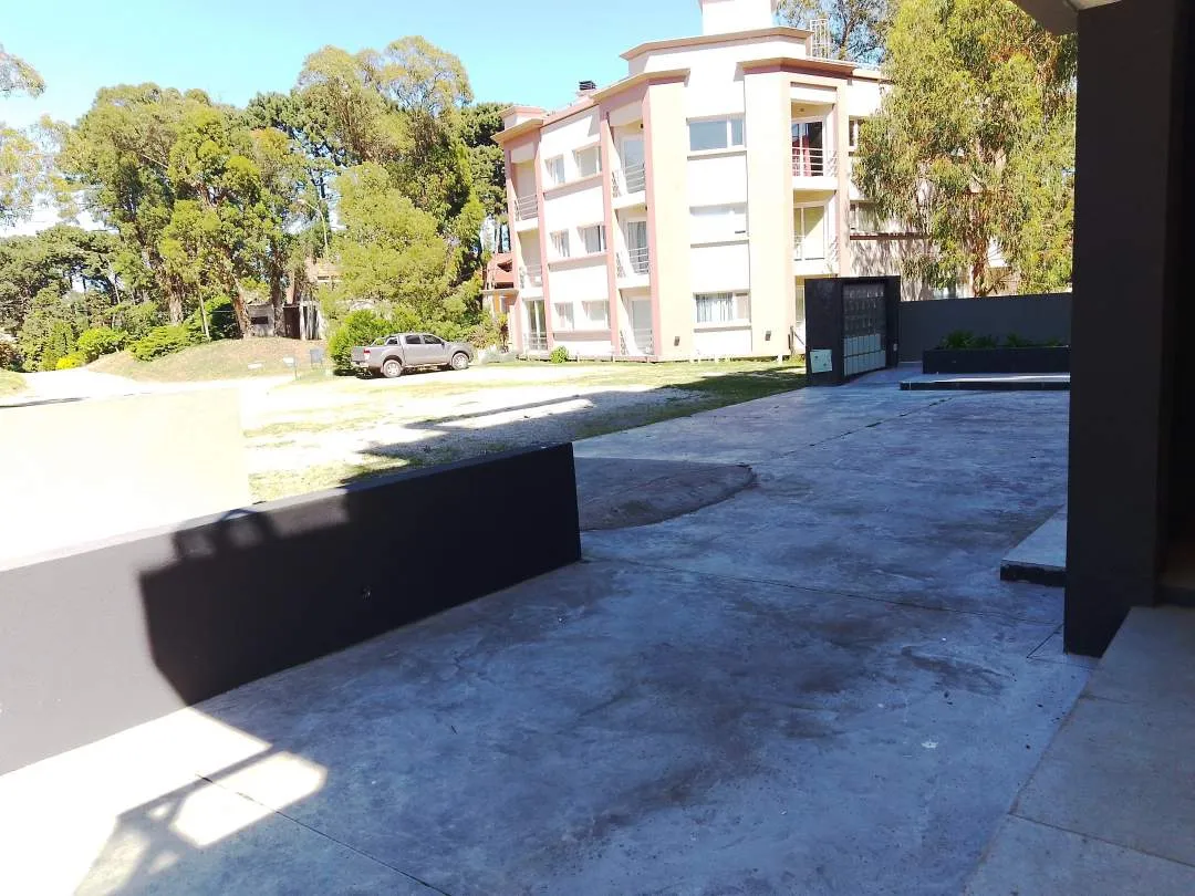 En Pinamar | Local  grande sobre Av. Bunge - A1-