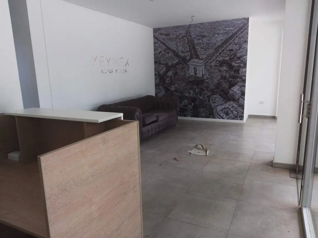 En Pinamar | Local  grande sobre Av. Bunge - A1-