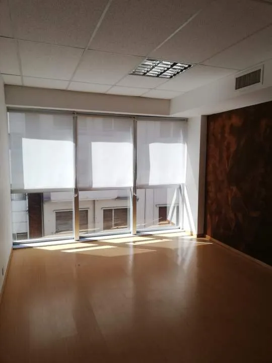Excelente oficina 4 ambientes moderna, luminosa y con acceso 24/7.