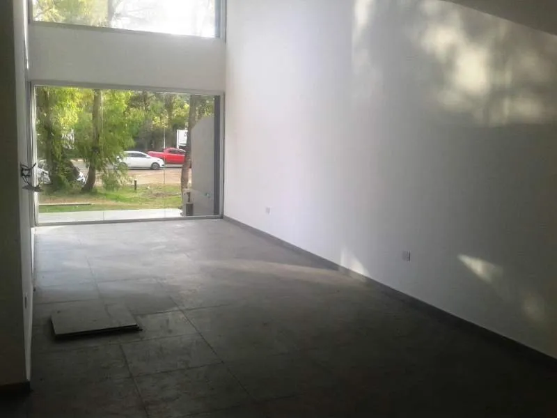 En Pinamar | Local a estrenar sobre Av. Bunge -