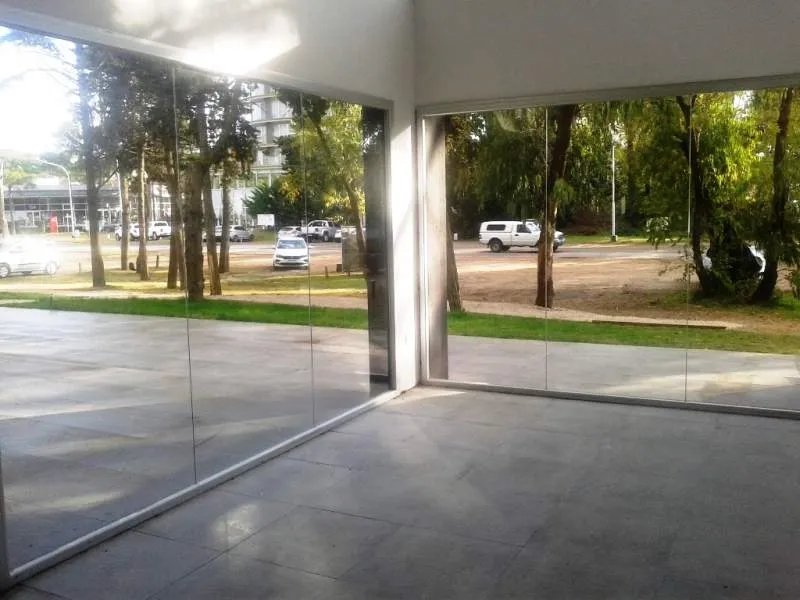 En Pinamar | Local a estrenar sobre Av. Bunge -