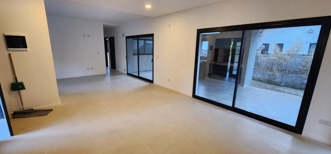 Casa Moderna 3 DORM En Costa Del Este - A ESTRENAR!